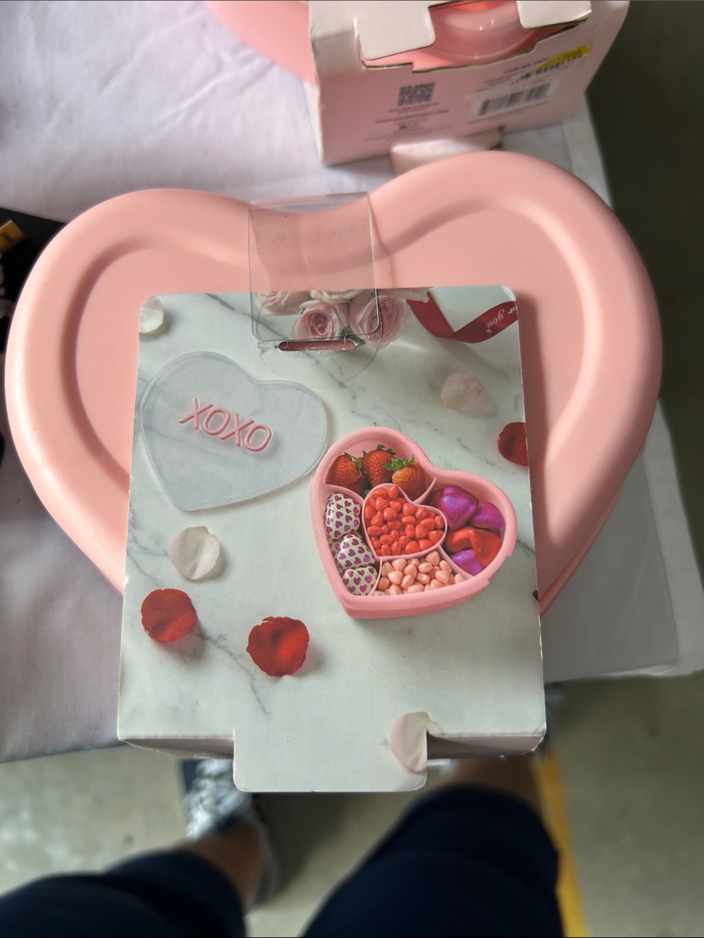 CWC XOXO Pink Heart Snack Box - Picture 2 of 3